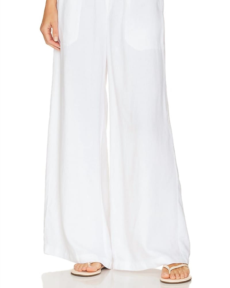 Front of a model wearing a size XL Angie Crop Palazzo Pant in White in White by Splendid. | dia_product_style_image_id:332190